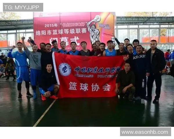 广州篮球队的比赛经验揭秘：从战术到团队精神的全方位分析